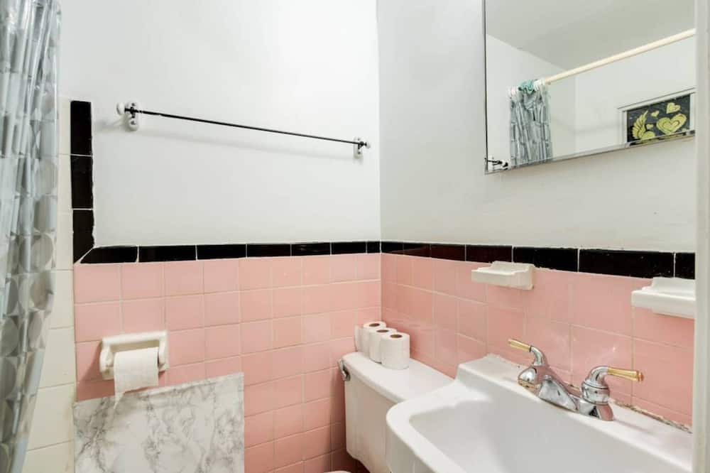 Photo of Bathroom in Ville-Marie