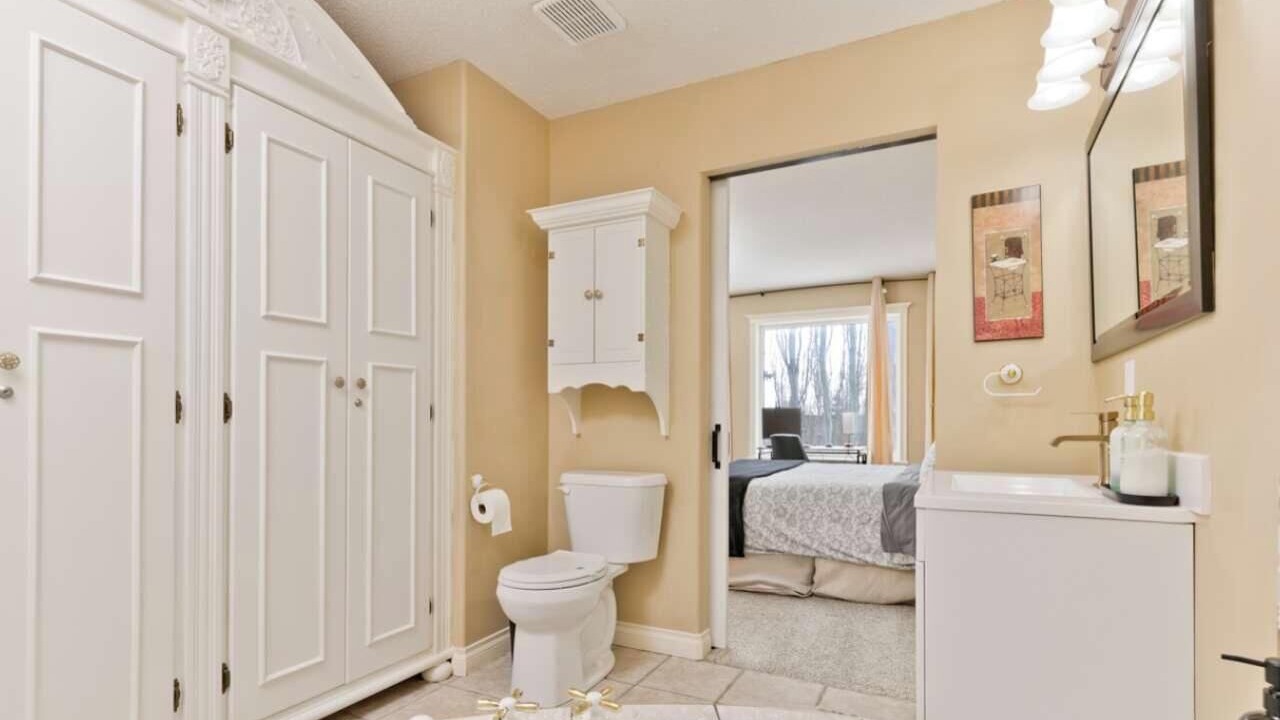 Photo of Bathroom in Arbour Lake
