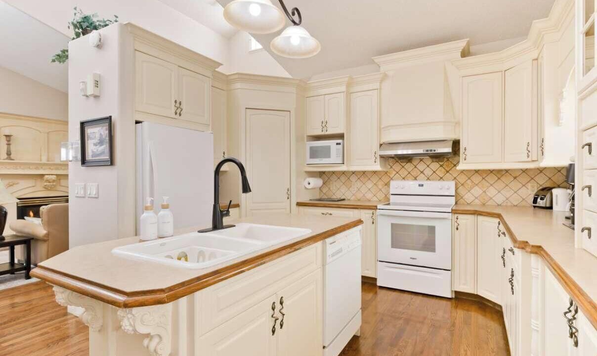 Photo of Kitchen in Arbour Lake