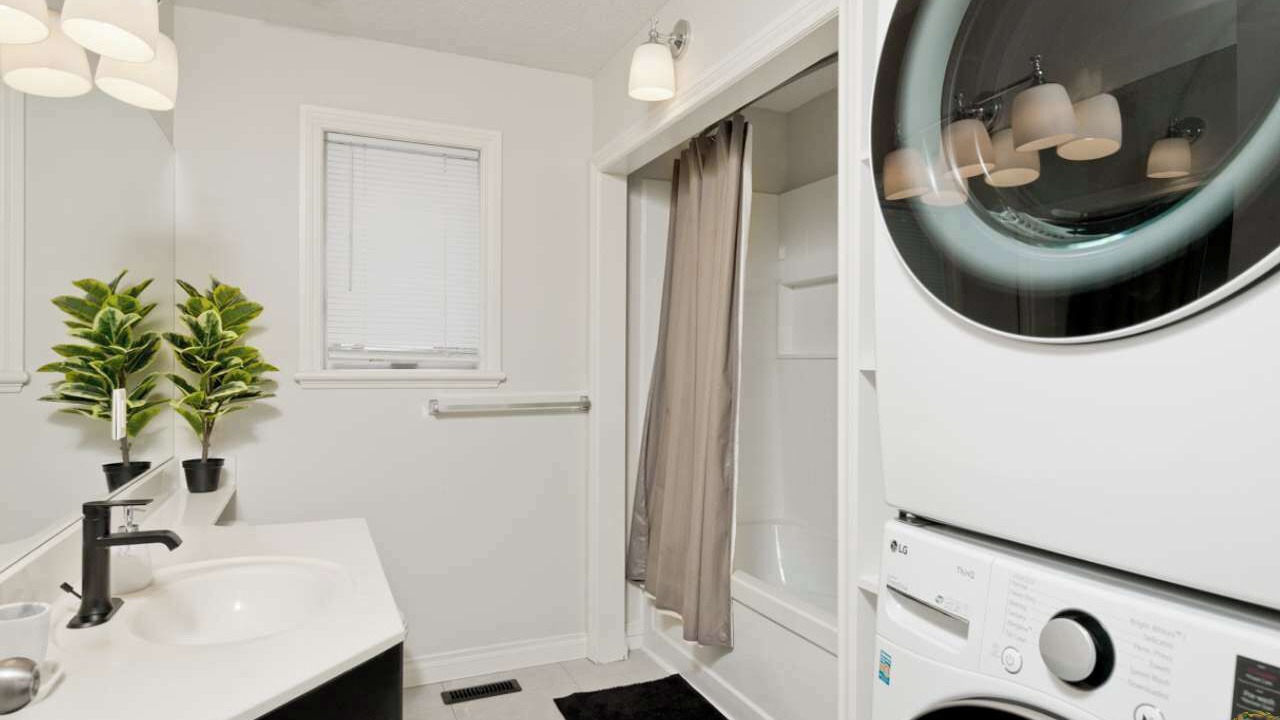 Photo of Bathroom in Arbour Lake