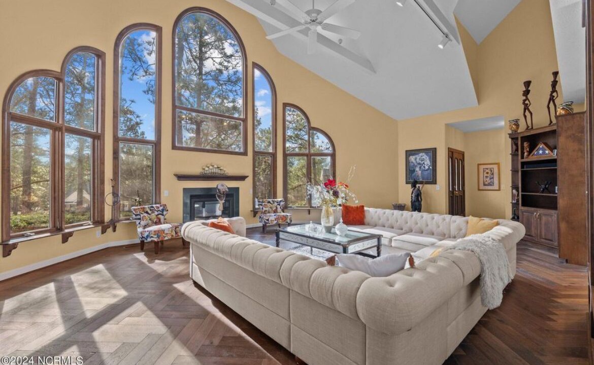 Photo of Livingroom in Seven Lakes