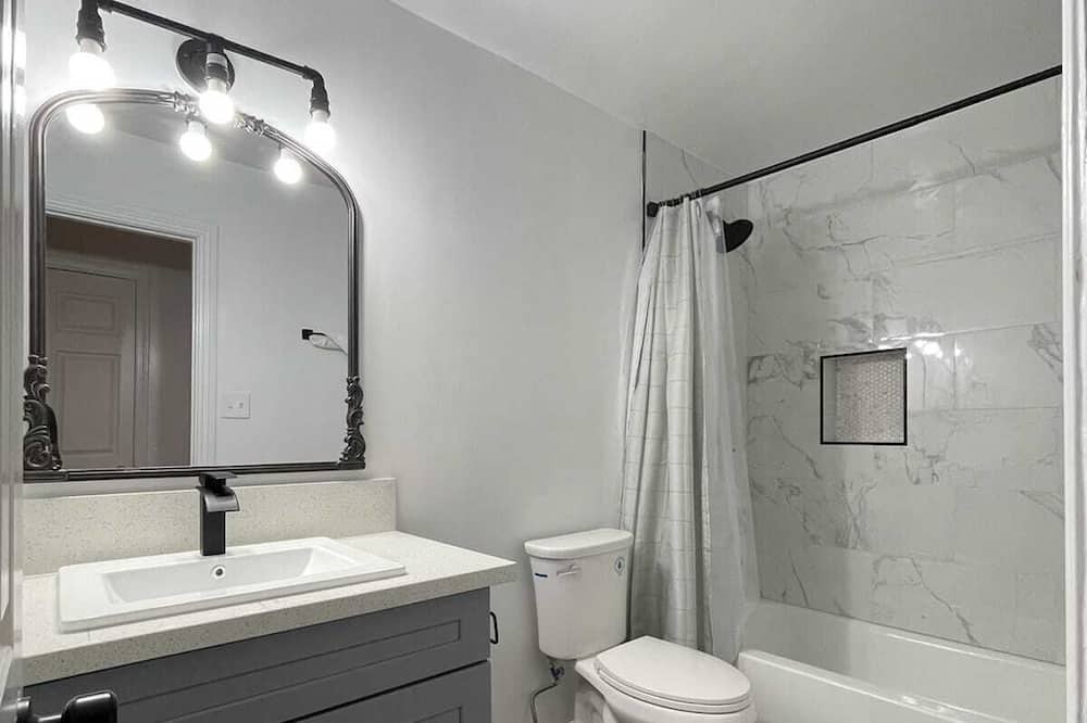 Photo of Bathroom in Walnut Grove