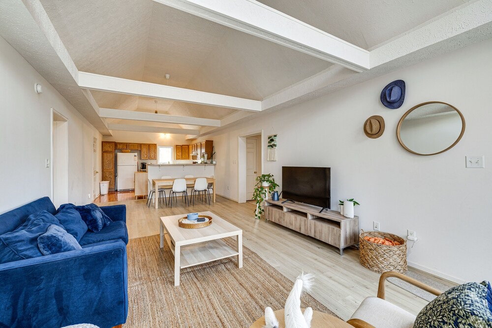 Photo of Livingroom in Cats Paw