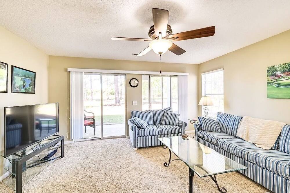 Photo of Livingroom in Waterford Plantation
