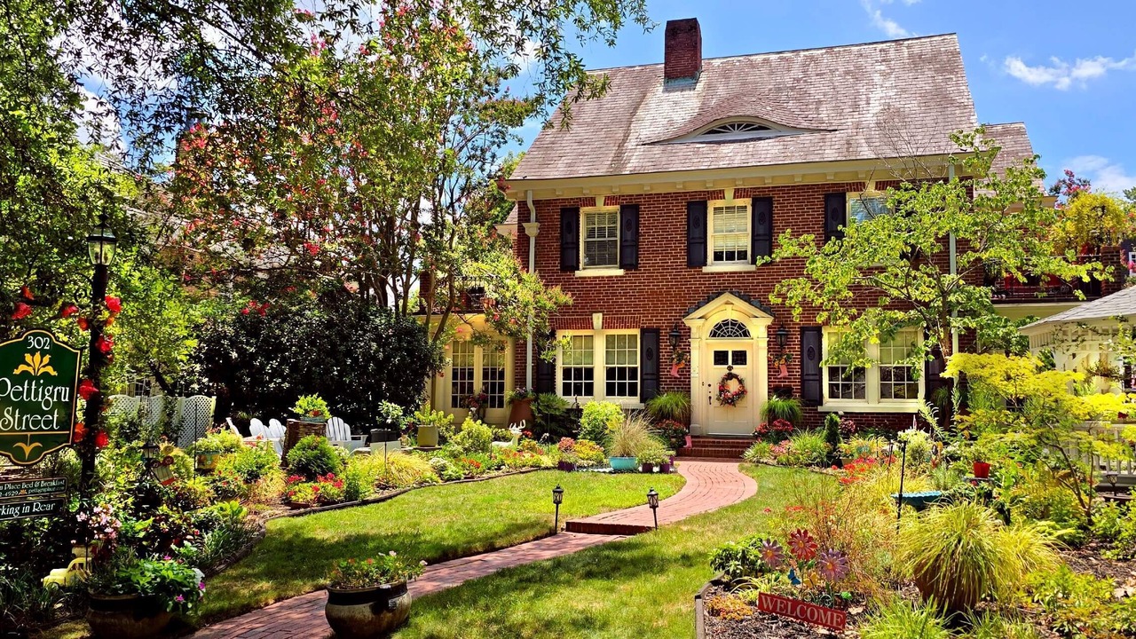 Photo of Outdoor in Pettigru Street Historic District