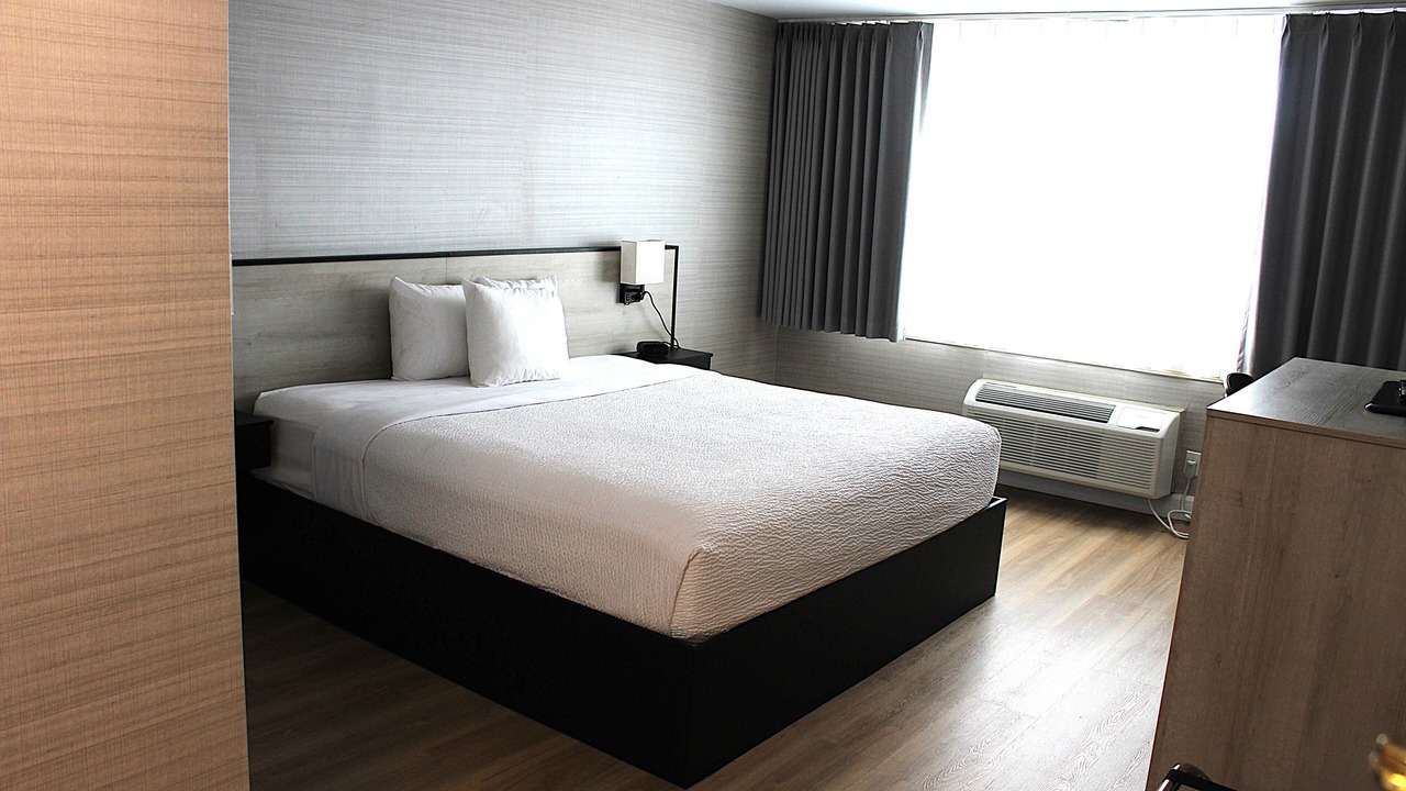 Photo of Bedroom in Cote-Des-Neiges—Notre-Dame-De-Grace