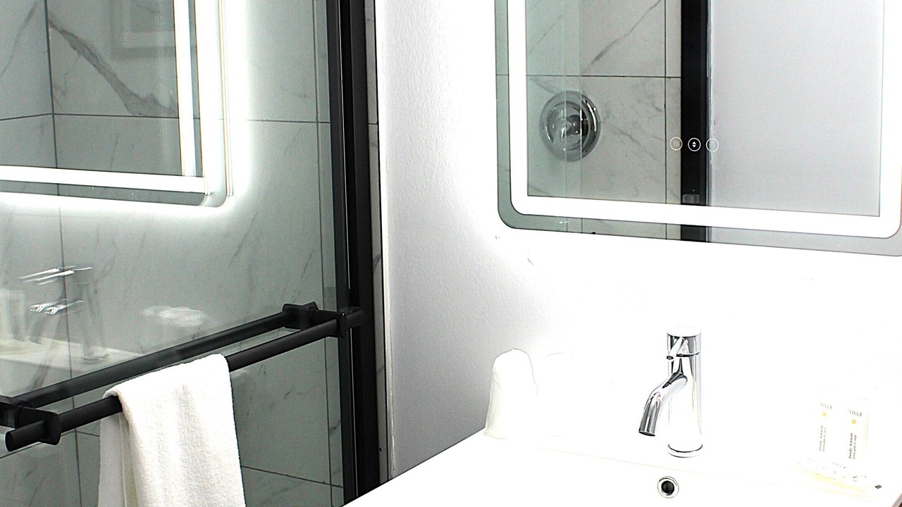 Photo of Bathroom in Cote-Des-Neiges—Notre-Dame-De-Grace