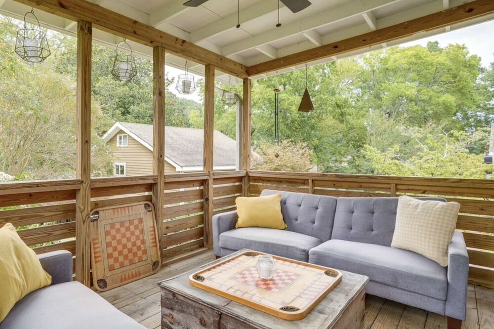 Photo of Livingroom in St. Elmo Improvement League