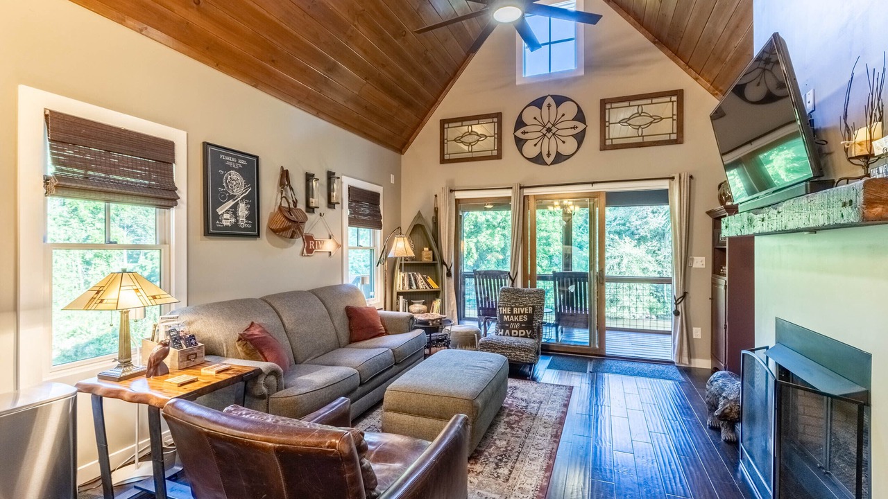 Photo of Livingroom in Cullowhee