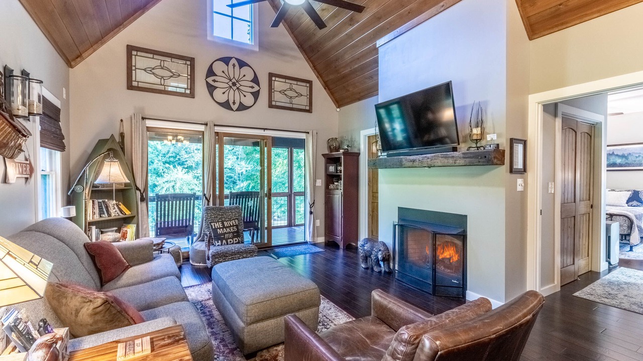 Photo of Livingroom in Cullowhee