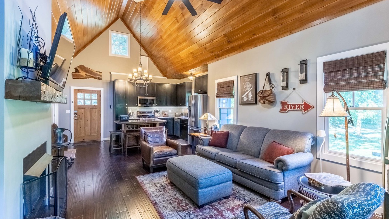 Photo of Livingroom in Cullowhee