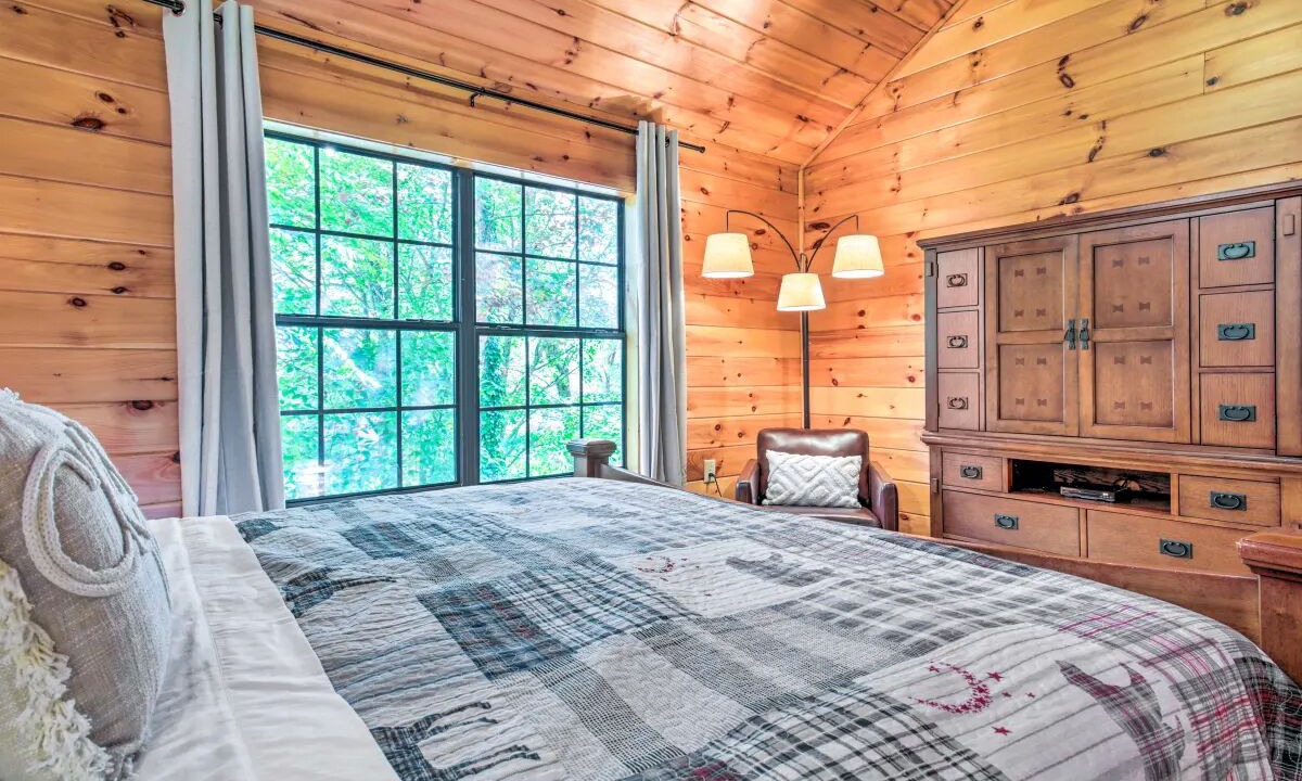 Photo of Bedroom in Blairsville