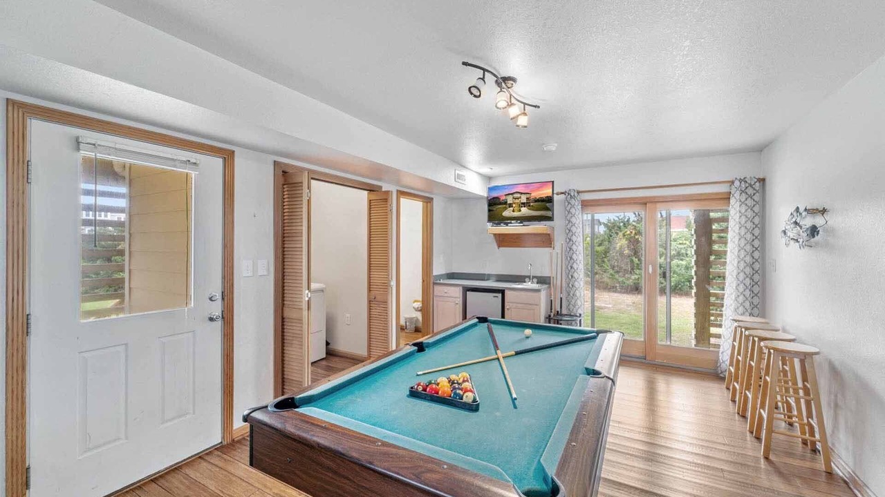 Photo of Bedroom in Waves
