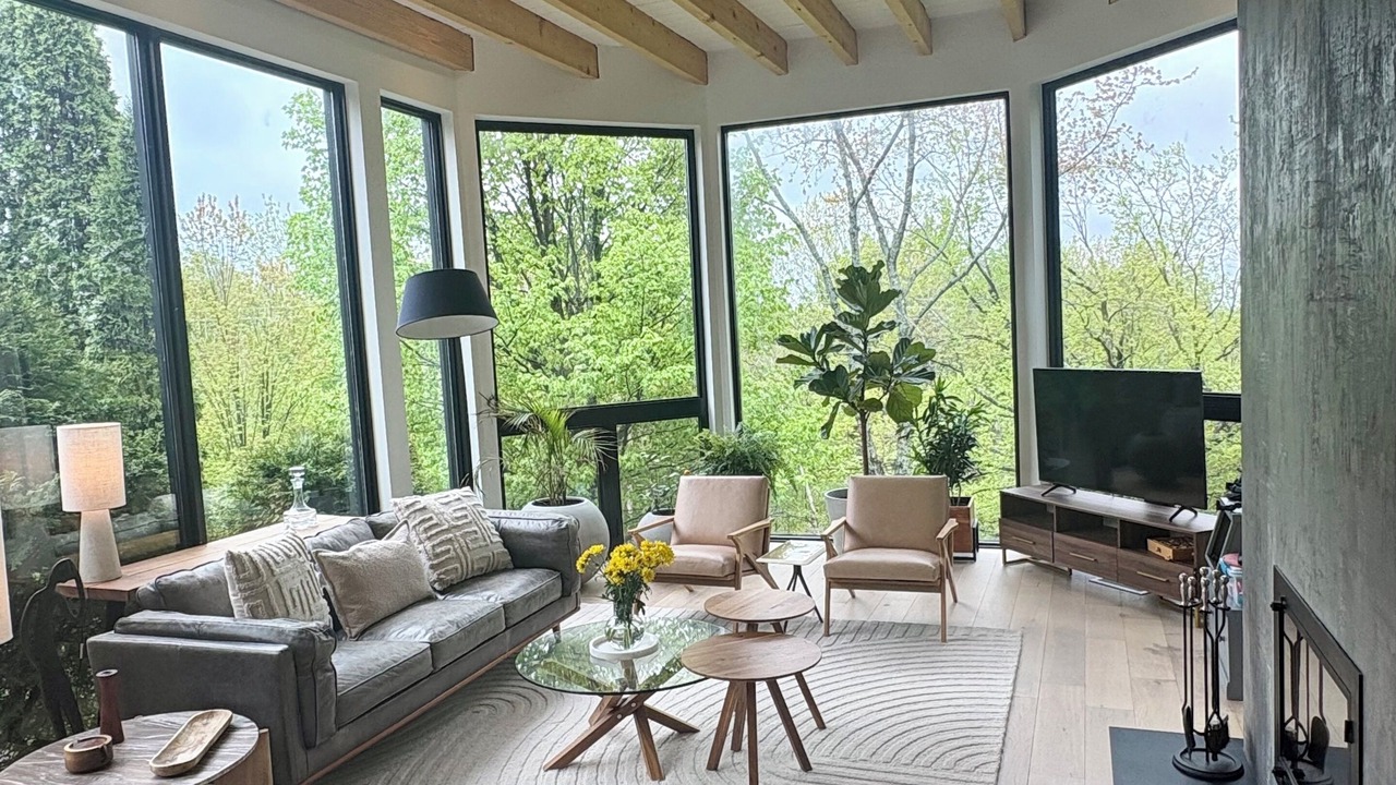 Photo of Livingroom in Sainte-Ann-des-Lacs