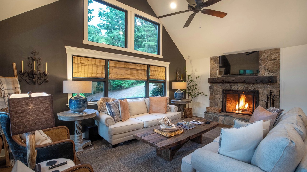 Photo of Livingroom in Cullowhee