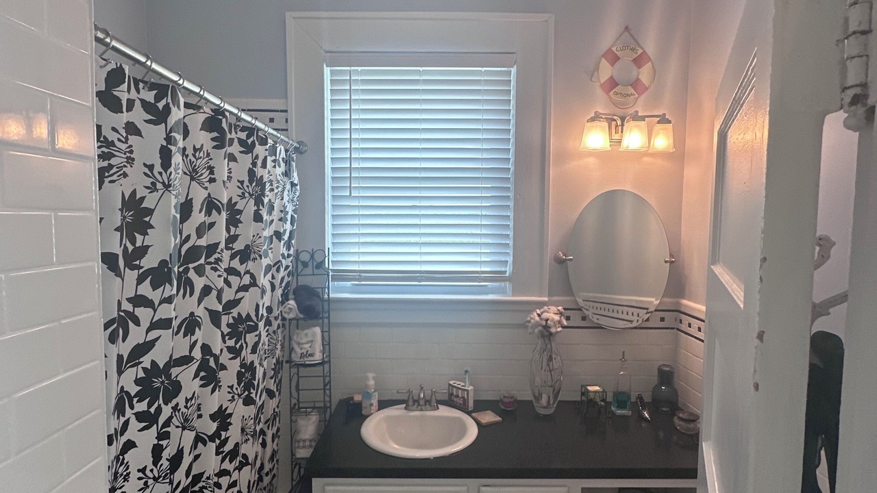 Photo of Bathroom in Elliott