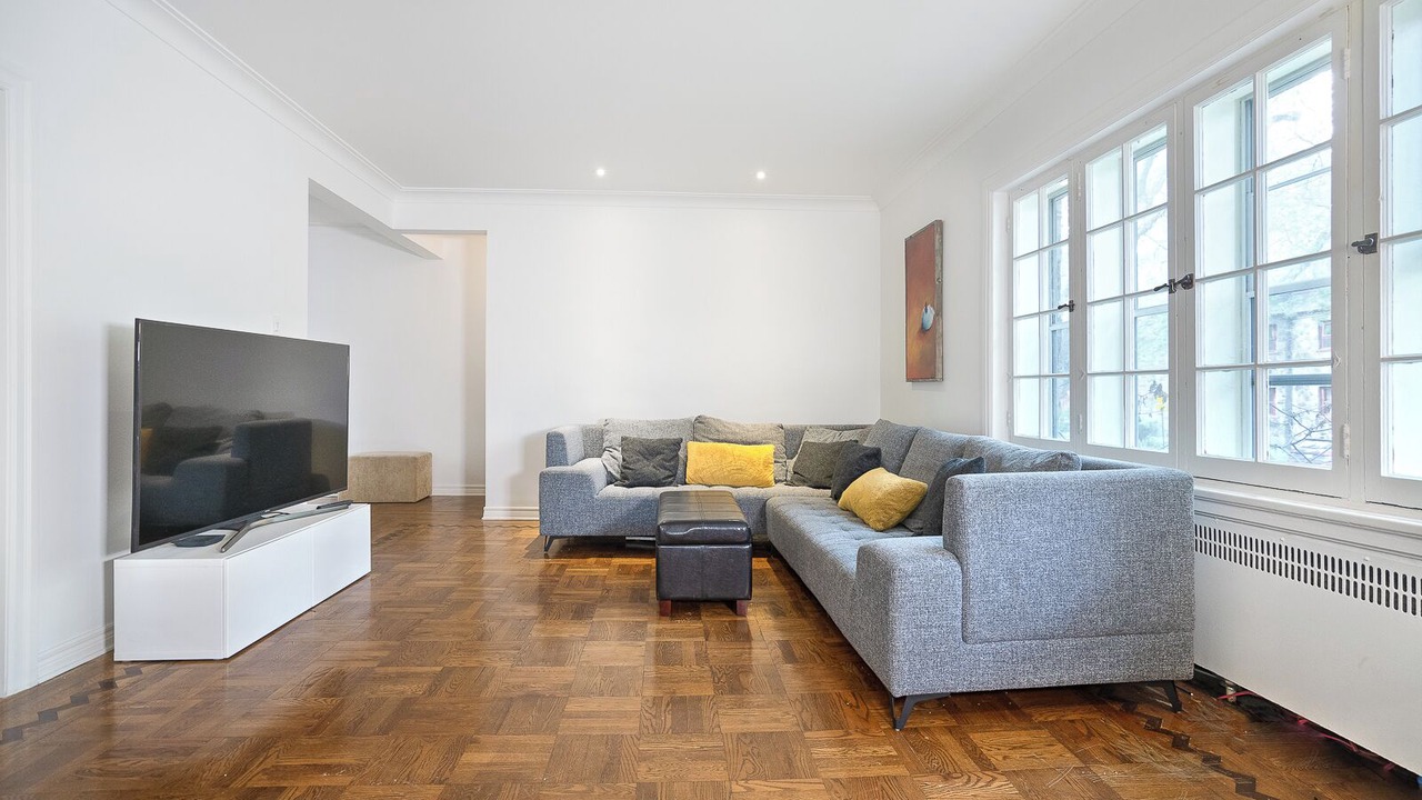 Photo of Livingroom in Cote-Des-Neiges—Notre-Dame-De-Grace