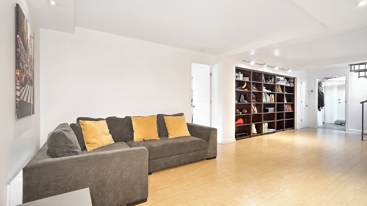 Photo of Livingroom in Cote-Des-Neiges—Notre-Dame-De-Grace