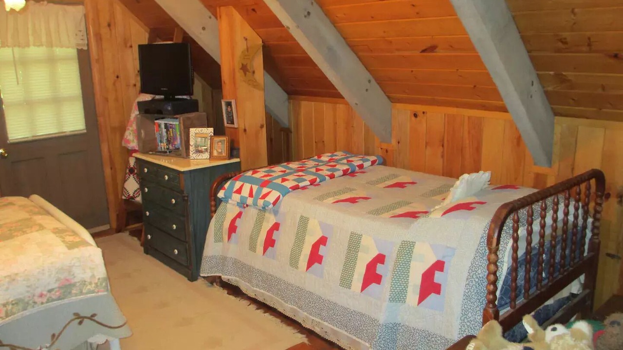Photo of Bedroom in Robbinsville