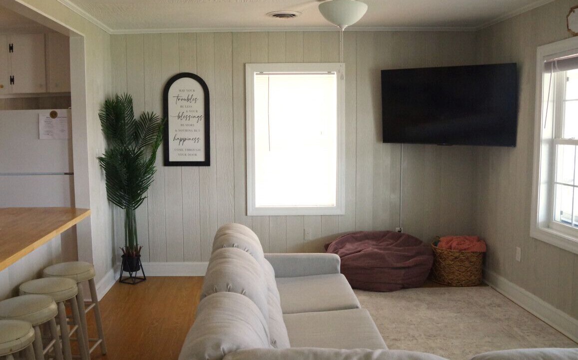 Photo of Livingroom in Cedar Point