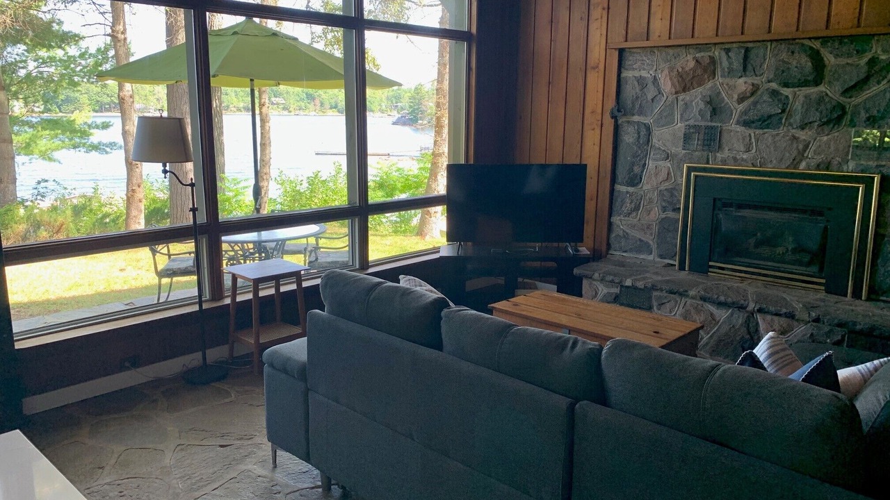 Photo of Livingroom in Honey Harbour