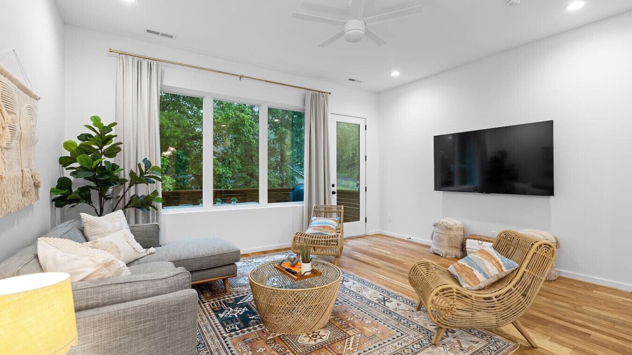 Photo of Livingroom in East Ridge