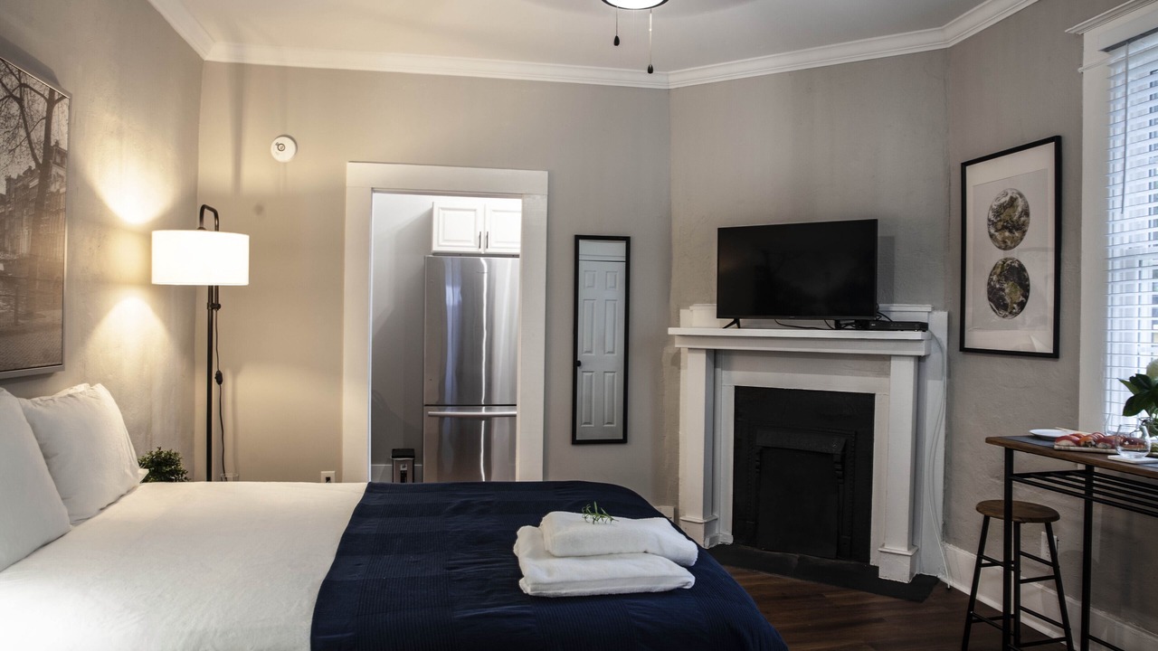 Photo of Bedroom in Midtown