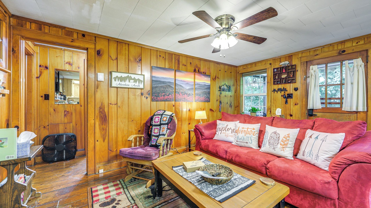 Photo of Livingroom in Maggie Valley