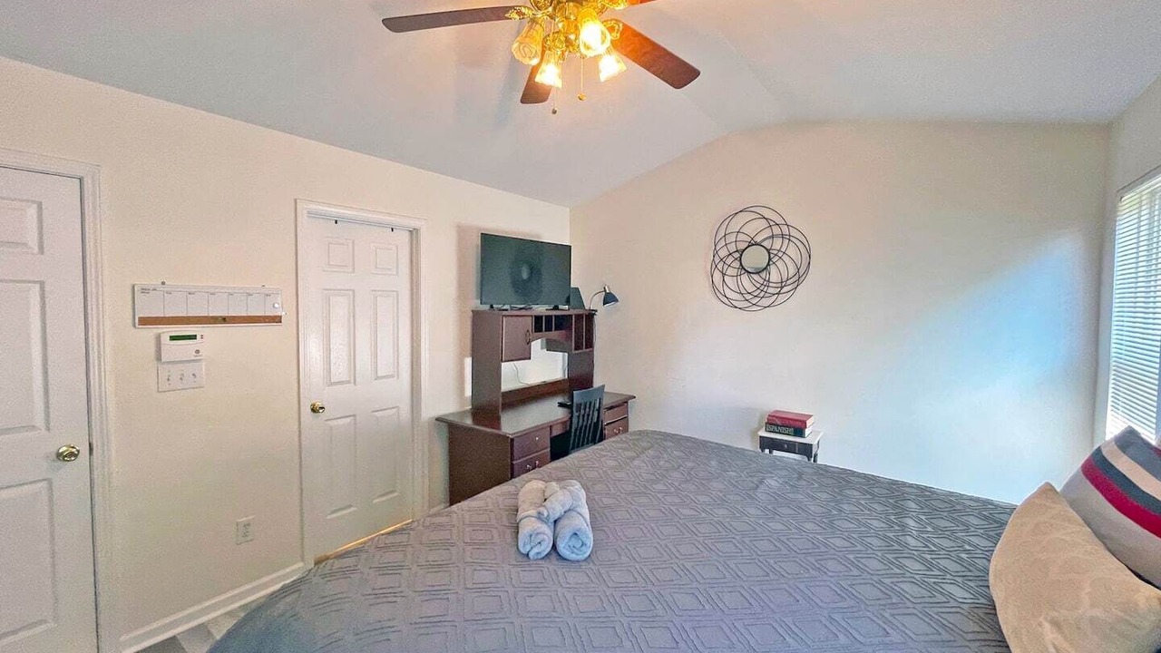 Photo of Bedroom in Sunset Road