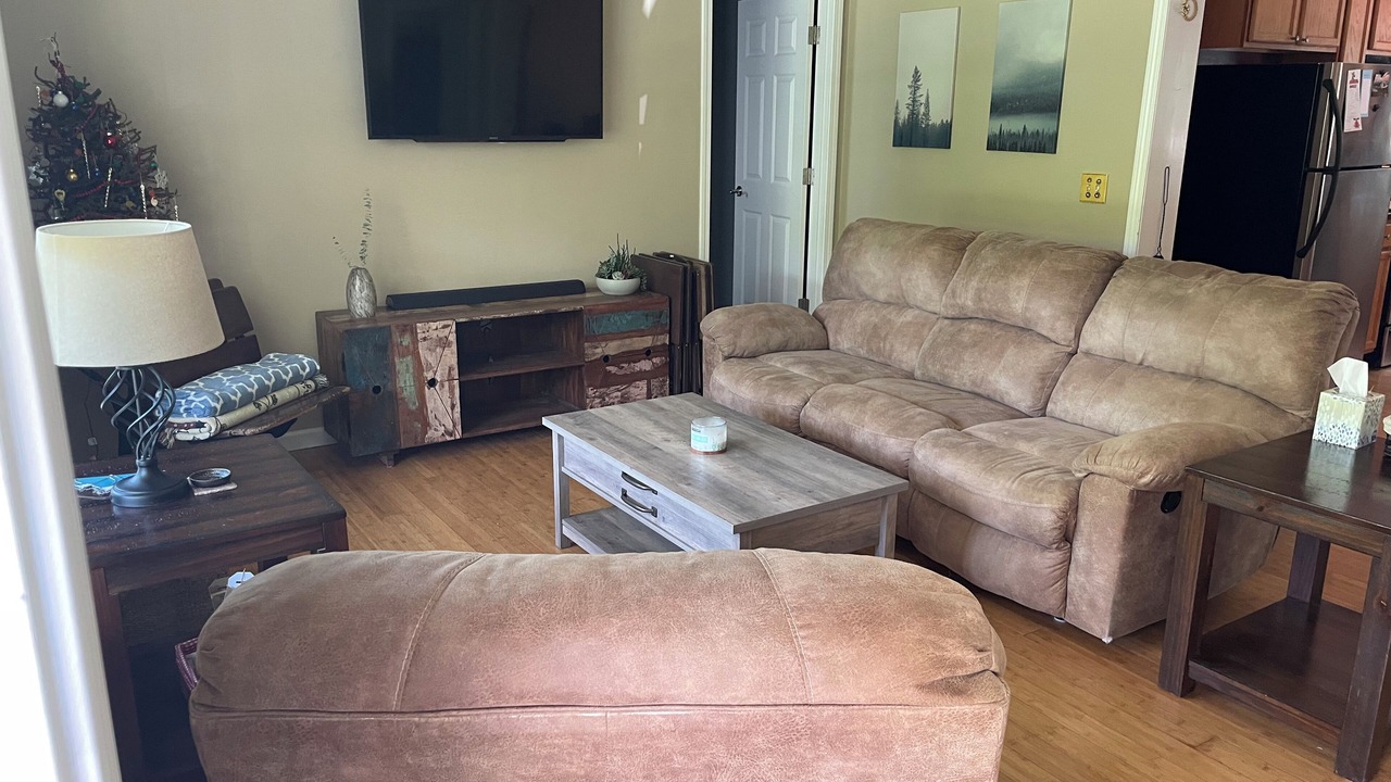 Photo of Bedroom in Avery Creek