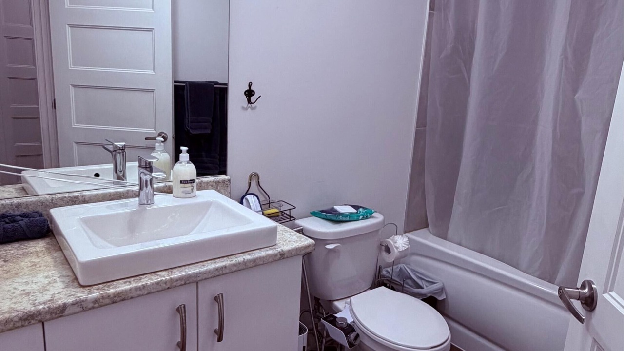 Photo of Bathroom in Dollard-des-Ormeaux