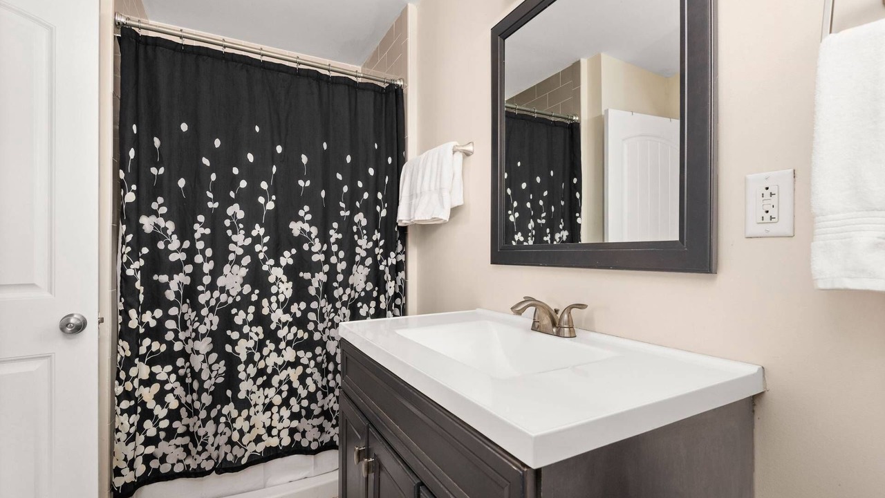 Photo of Bathroom in Shelby Hills