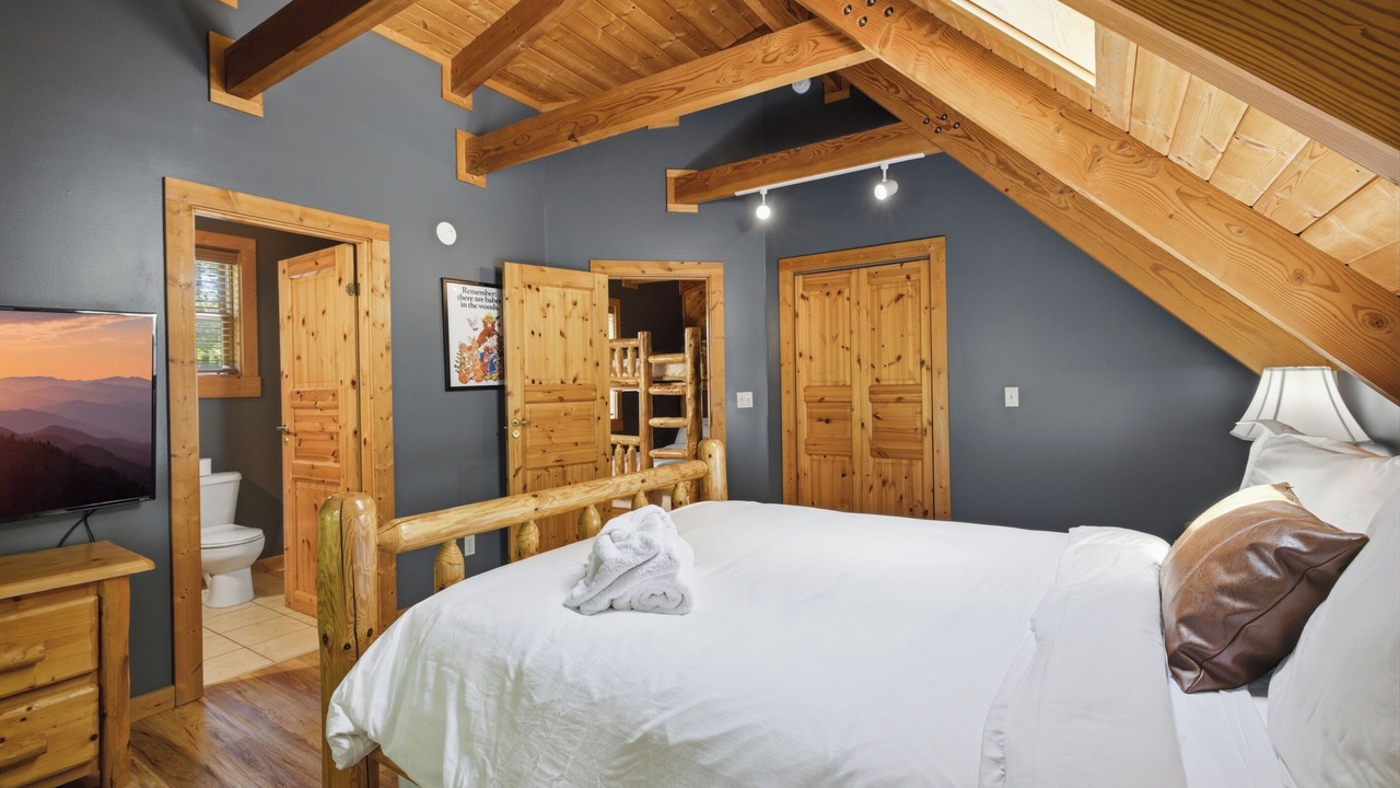 Photo of Bedroom in Wears Valley