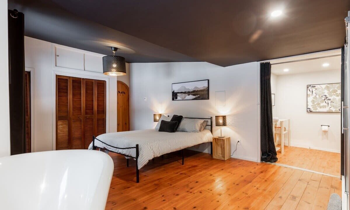 Photo of Others in Saint Come
