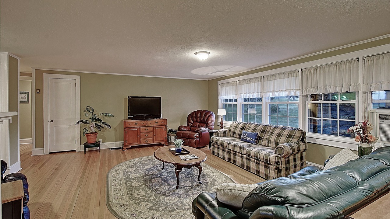 Photo of Livingroom in Shady Valley