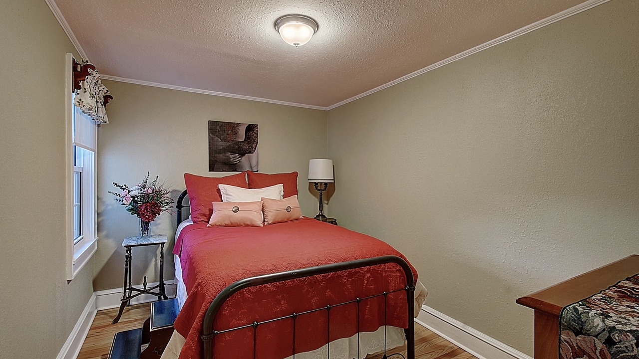 Photo of Bedroom in Shady Valley