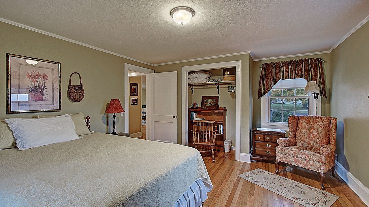Photo of Bedroom in Shady Valley