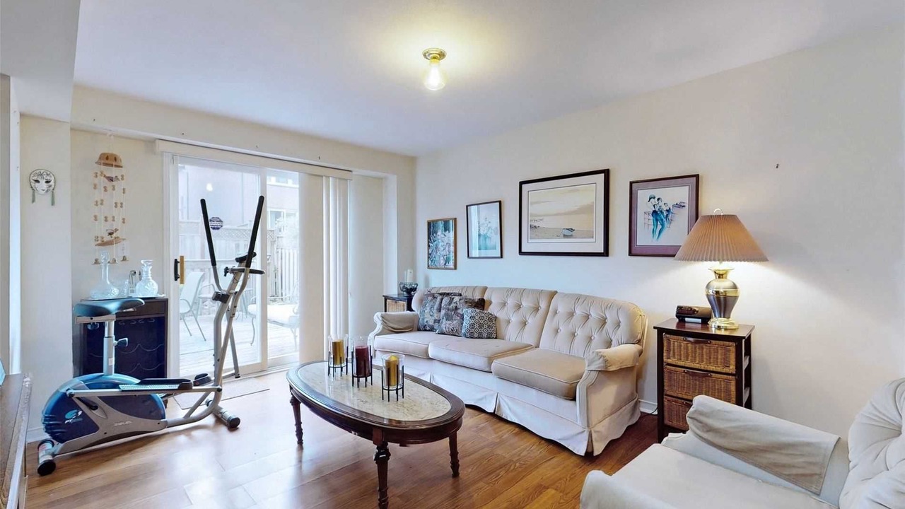 Photo of Livingroom in Markham