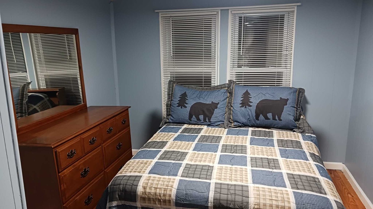 Photo of Bedroom in Mouth of Wilson