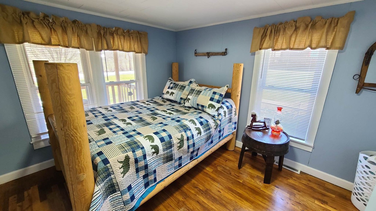 Photo of Bedroom in Mouth of Wilson