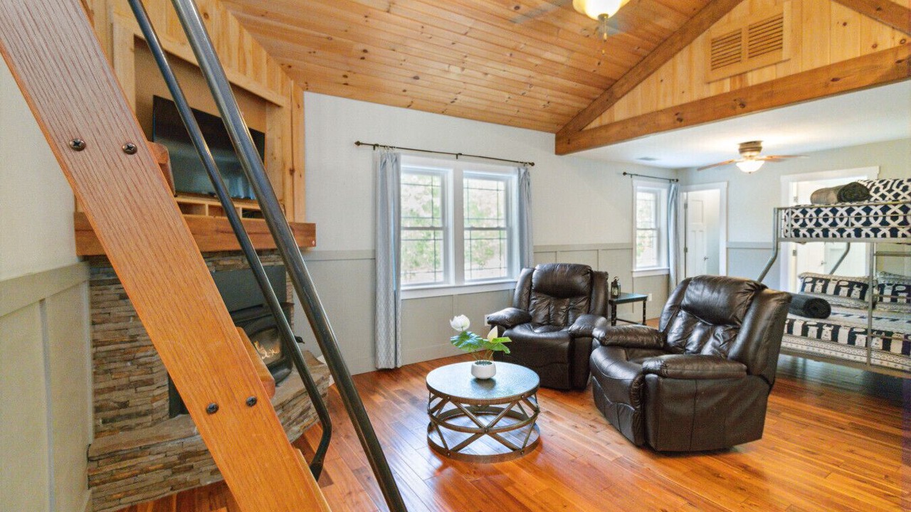 Photo of Livingroom in Suwanee
