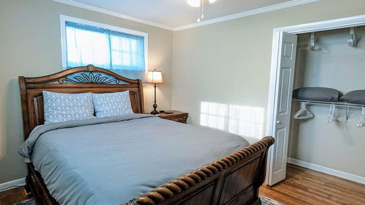 Photo of Bedroom in Oak Ridge
