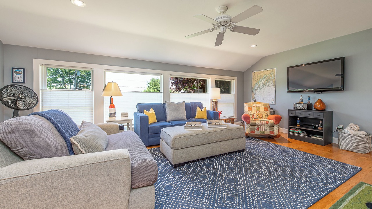 Photo of Livingroom in Mid-Coast and Islands