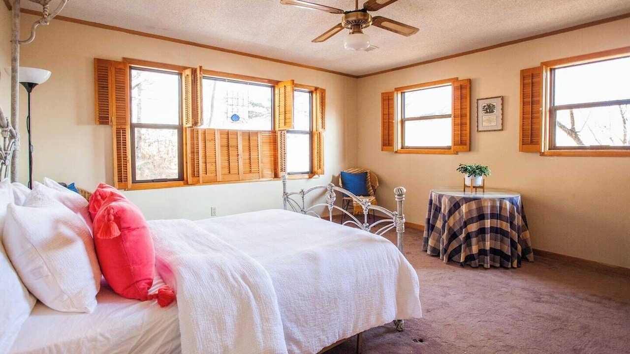 Photo of Bedroom in Salem