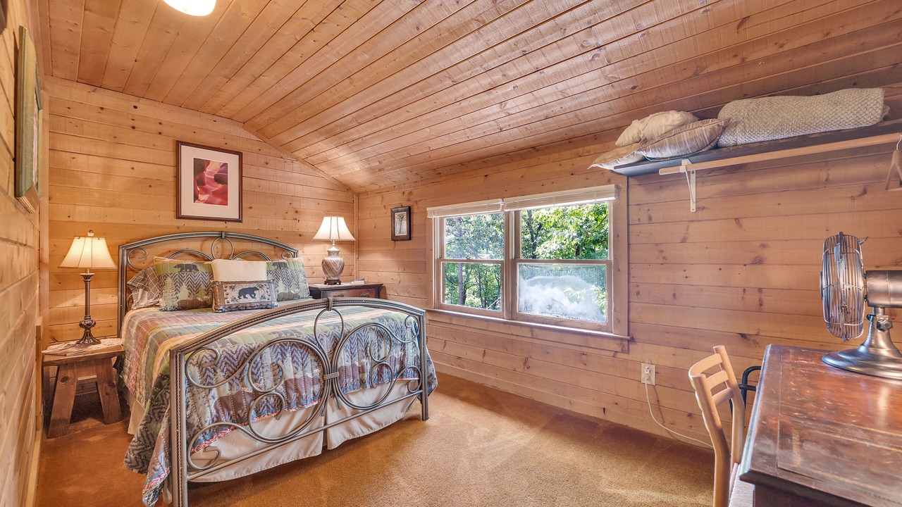 Photo of Bedroom in Lakemont