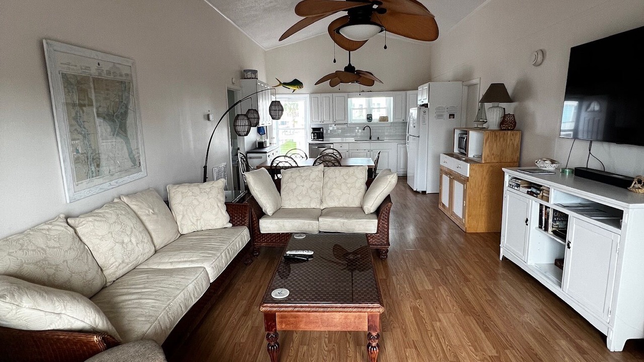 Photo of Livingroom in Ocean Isle Beach