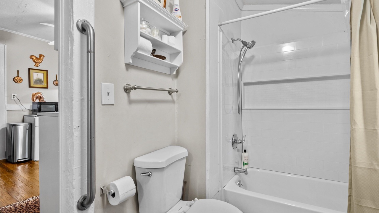 Photo of Bathroom in Dunean