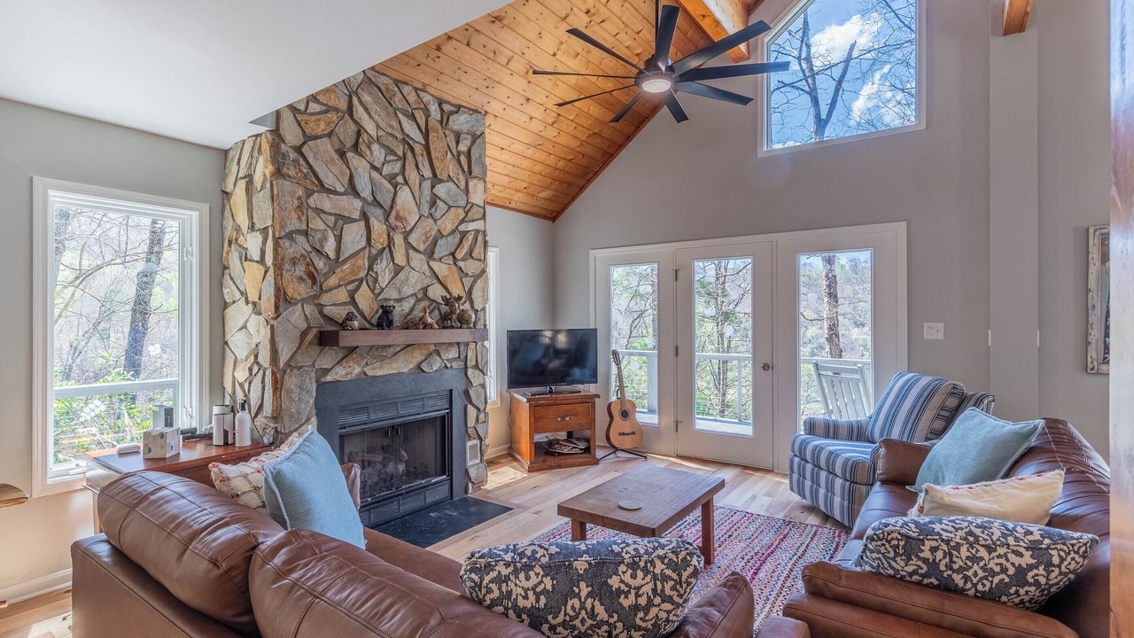 Photo of Livingroom in Tuckasegee