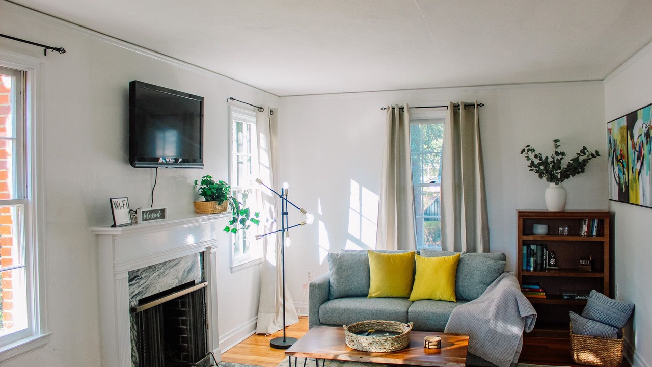 Photo of Livingroom in Forest Hills