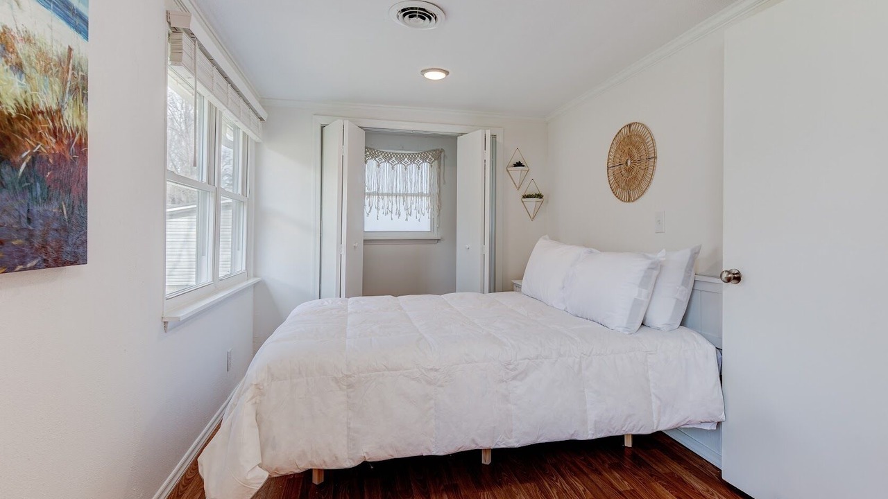 Photo of Bedroom in Avery Creek